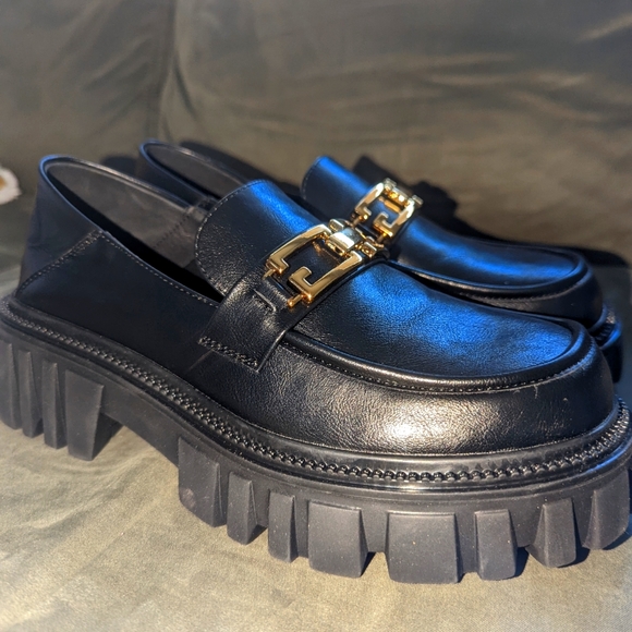 SOLD Black Loafers w/ Gold Chain (size 7.5) - Picture 3 of 5